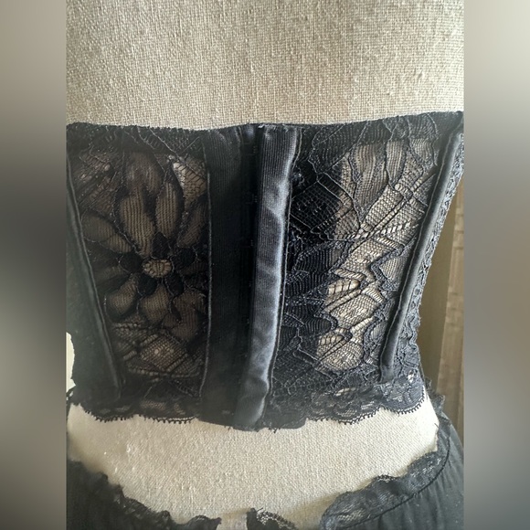 Elegant Black Lace Bustier and matching skirt 2 piece set - Picture 9 of 10